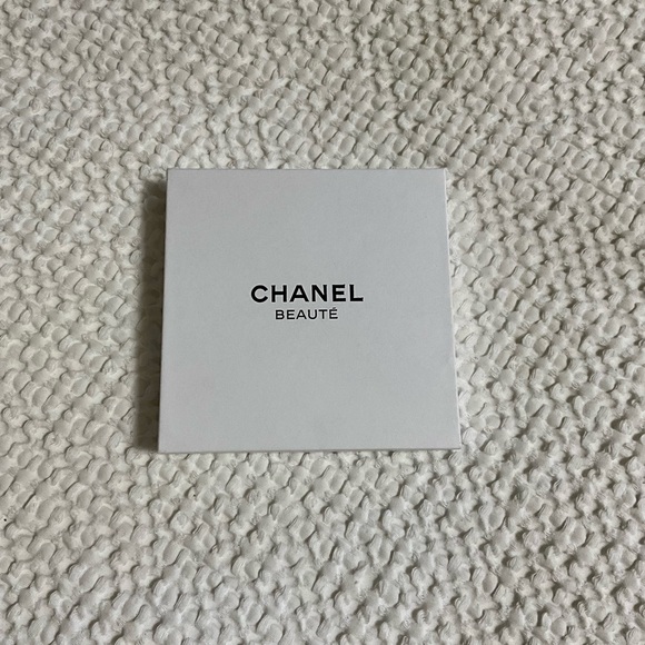 Chanel GWP Gold Compact Mirror - Picture 5 of 6